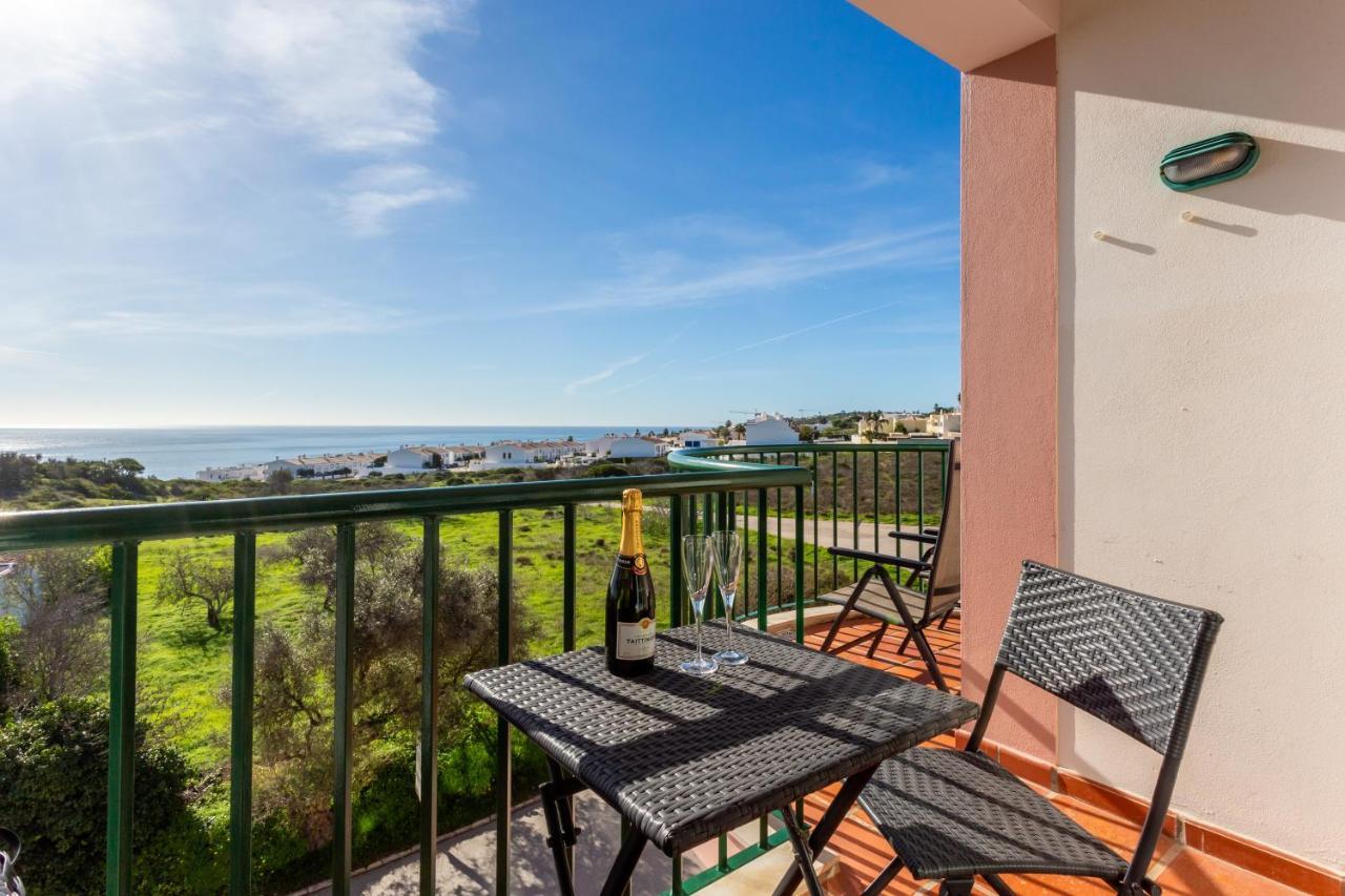 Lovely 2 Bedroom Apartment Including Pool, Stunning Ocean Views & Beach Closeby Luz Dış mekan fotoğraf