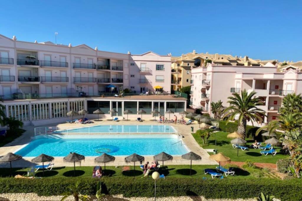 Lovely 2 Bedroom Apartment Including Pool, Stunning Ocean Views & Beach Closeby Luz Dış mekan fotoğraf